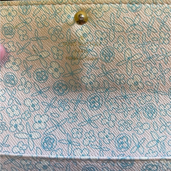 Louis Vuitton Wallet - Picture 6 of 6